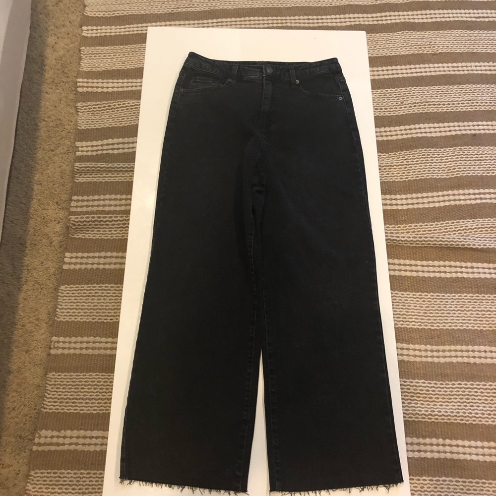Hi-Rise Skater Black Jean